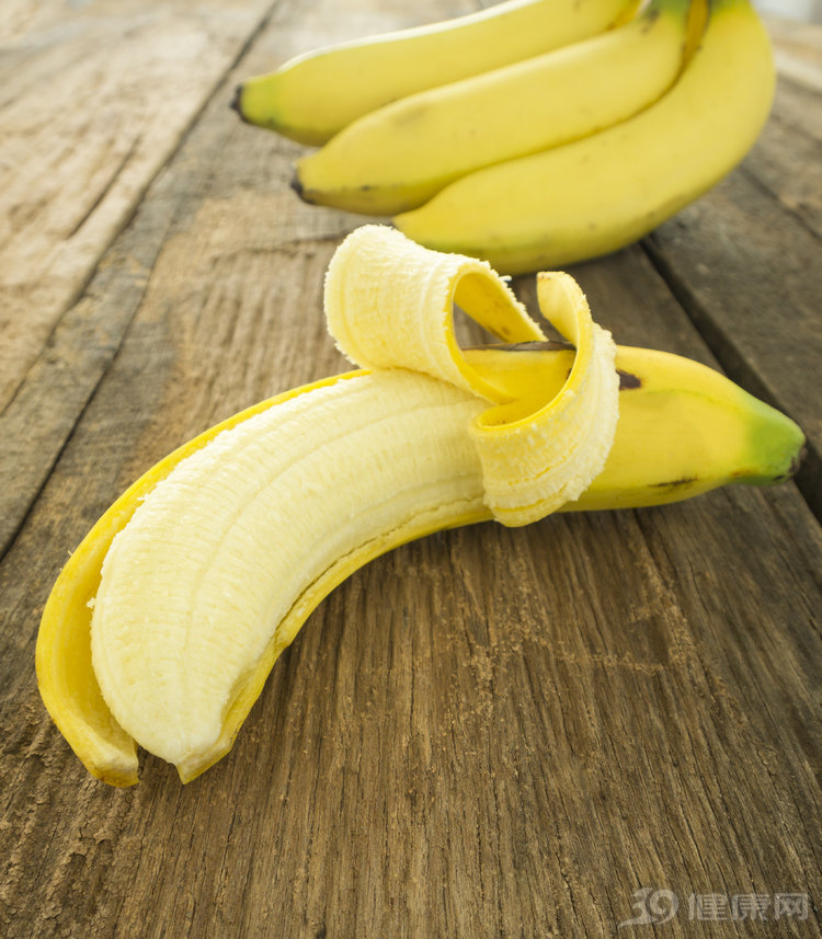 是真的！香蕉可以治便秘，不過很多人吃錯了 健康 第3張