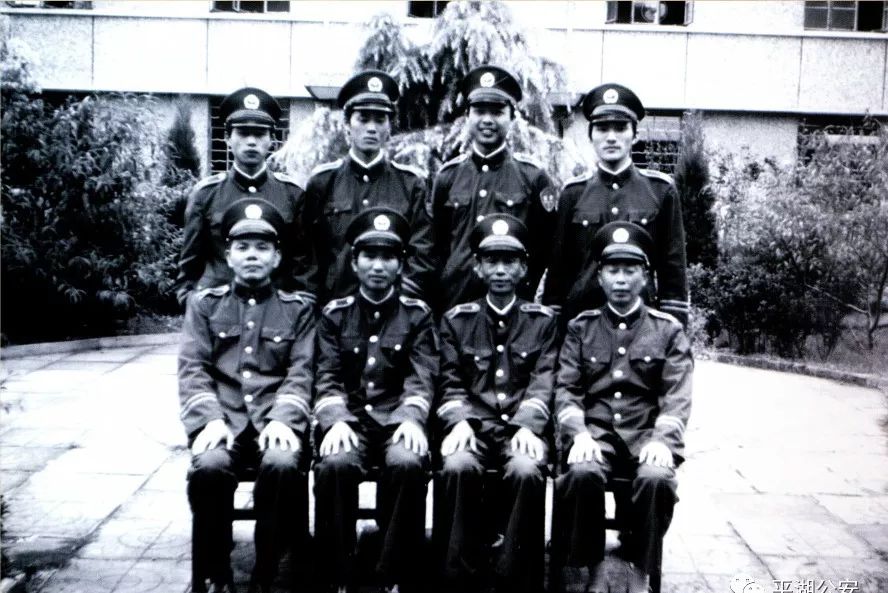 70年代警服图片