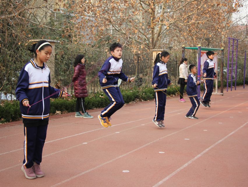 跃动童年绳舞飞扬济南市泉星小学举行第六届跳绳节活动