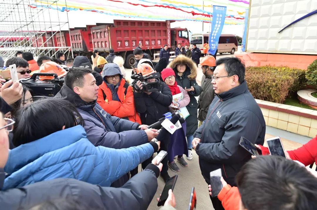 刚刚上任的青岛港集团一把手李奉利在董家口原油二期开工仪式上受到