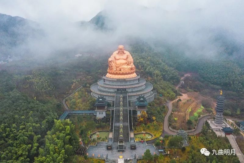 第五大佛教名山雪窦山弥勒大佛