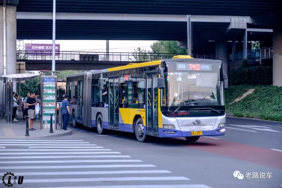 以及我們前不久介紹的京華巡洋艦等車型,每一款鉸接客車都給北京市