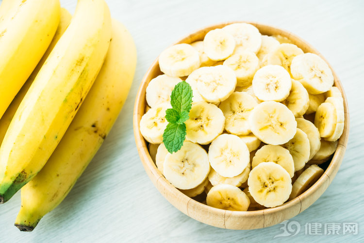 是真的！香蕉可以治便秘，不過很多人吃錯了 健康 第1張