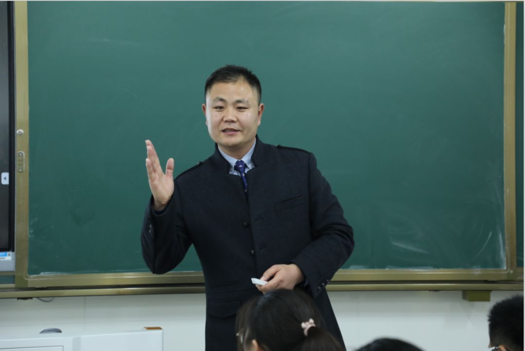 张坤数学老师图片