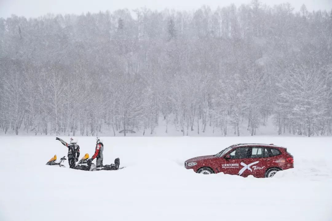 宝马x3雪地表现图片