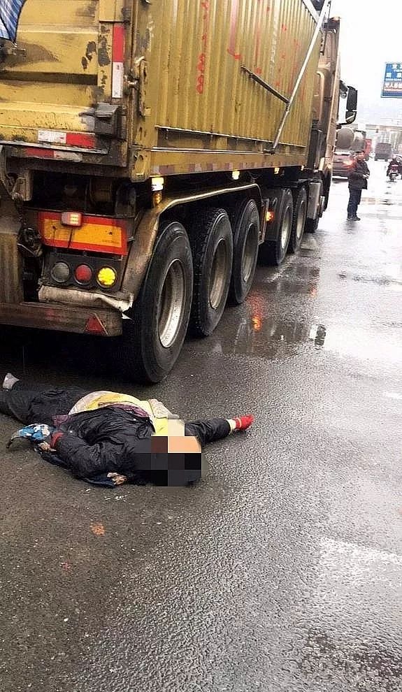 珙县女子被大货车撞倒6个大轮子全部从身上压过去当场死亡