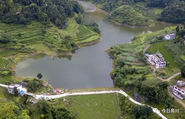 這就是你千絲萬縷的務川不僅發生了輝煌鉅變還美得不像話