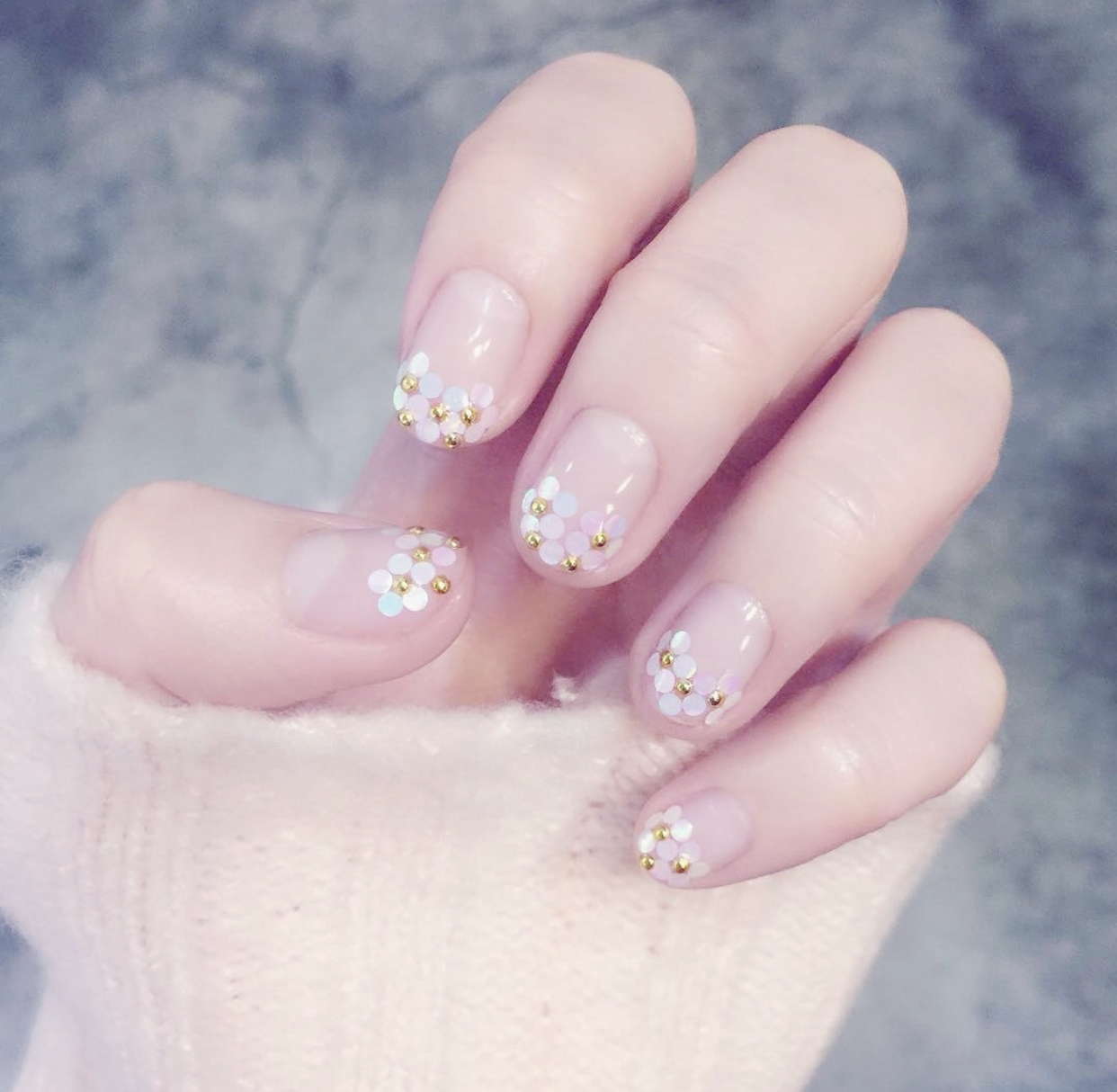 冬天做上一款优雅时髦的花卉美甲,让你的指尖貌美如花!