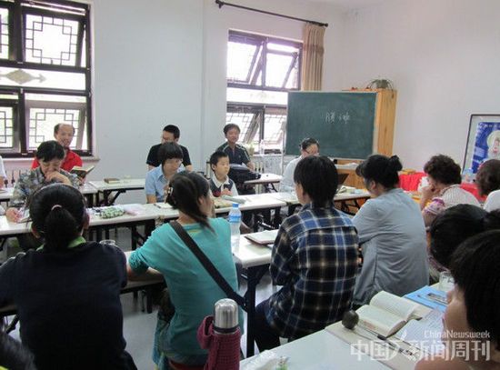 德尘居才子僧人们在上早课现代寺庙大学 近乎共产主义的生活北大