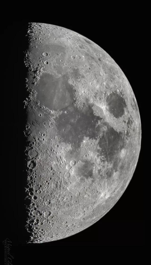 上弦月月面图片