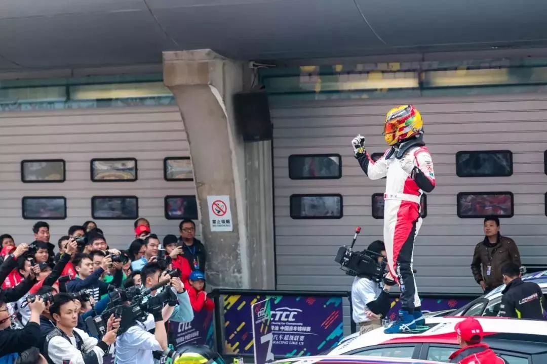 在当天进行的最后一回合决赛中,广汽丰田车队实力干将刘洋登上最高