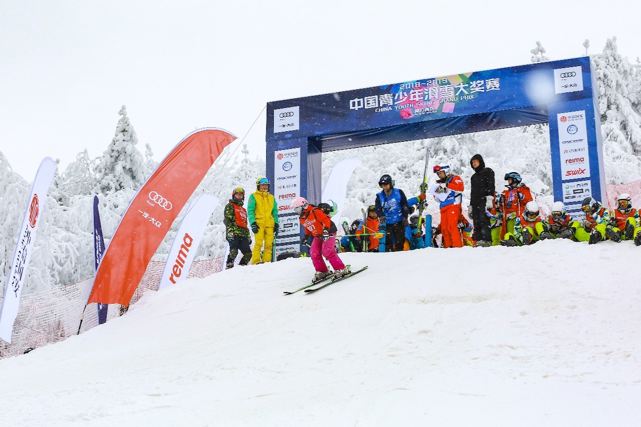 由國家體育總局冬季運動管理中心,中國滑雪協會,湖北省體育局,湖北省