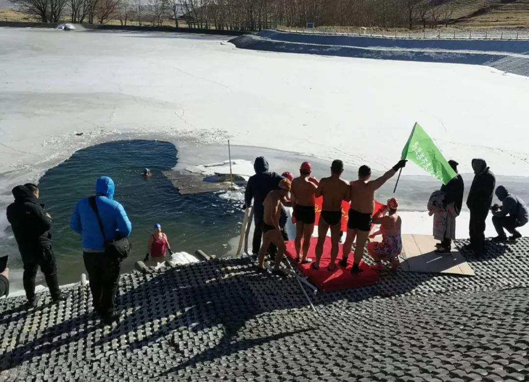 伴随着乌兰察布第三届冰雪艺术节开幕式的完美落幕,大河湾国际滑雪场