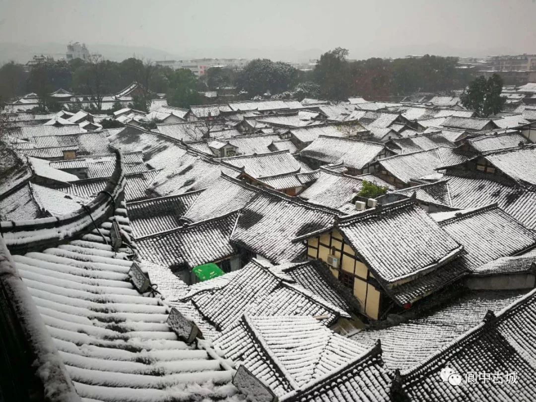 阆中古城雪景图片