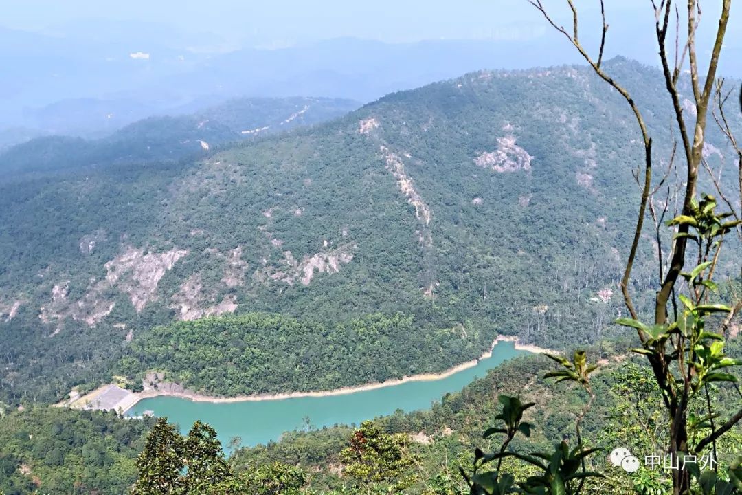 阿婆抱孙旅游风景区图片