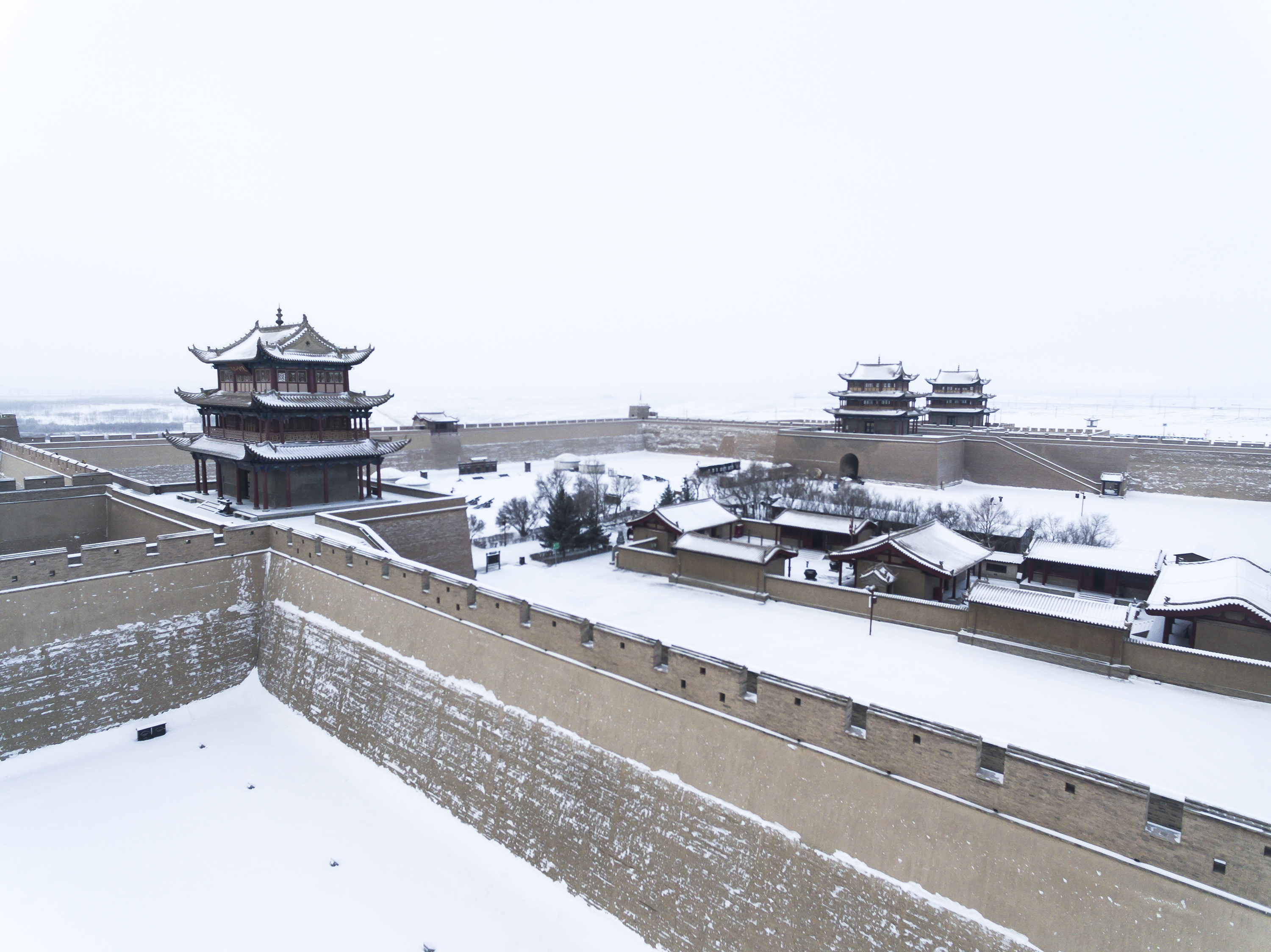 为看嘉峪关的日出和雪景,三天来了三次