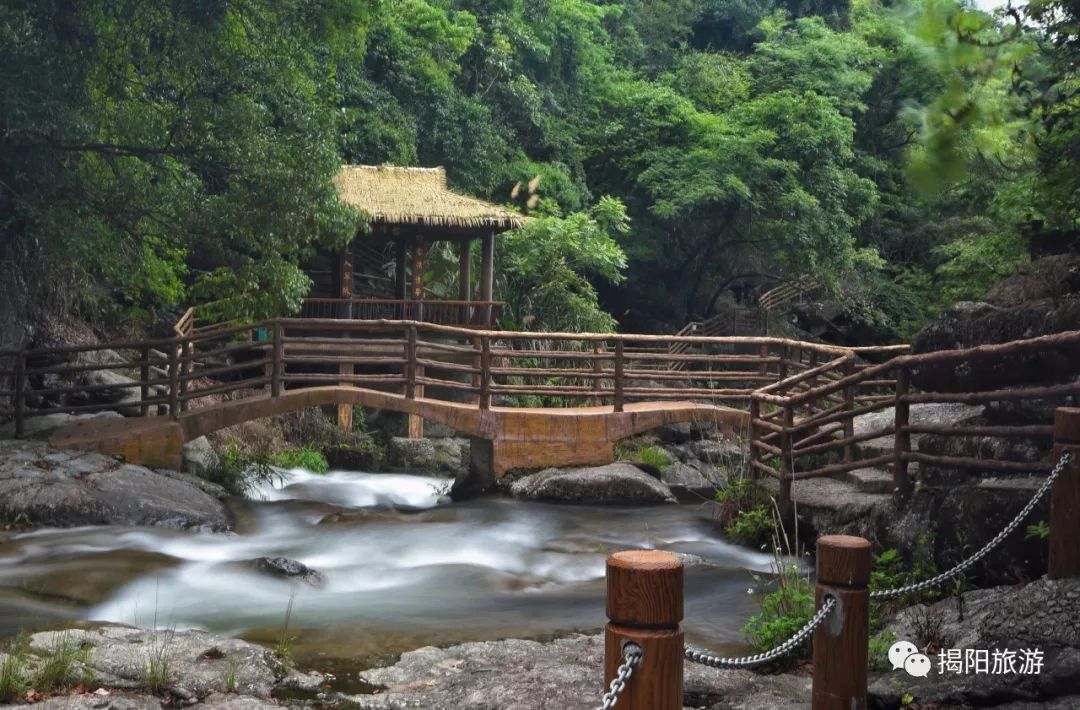 市揭西縣京溪園鎮粗坑村,號稱我國東南第一大瀑布,是國家aaaa級風景區