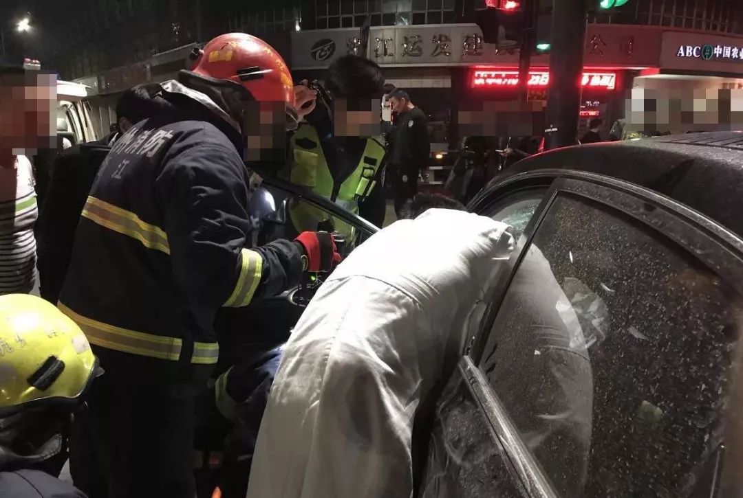 之後,潘某又駕車撞上了紅綠燈杆,經醫院搶救無效死亡.