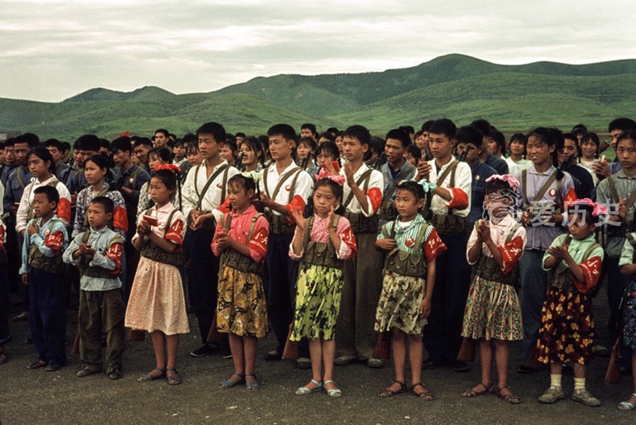 70年代校园生活的珍贵彩照老师评分不看成绩看出身