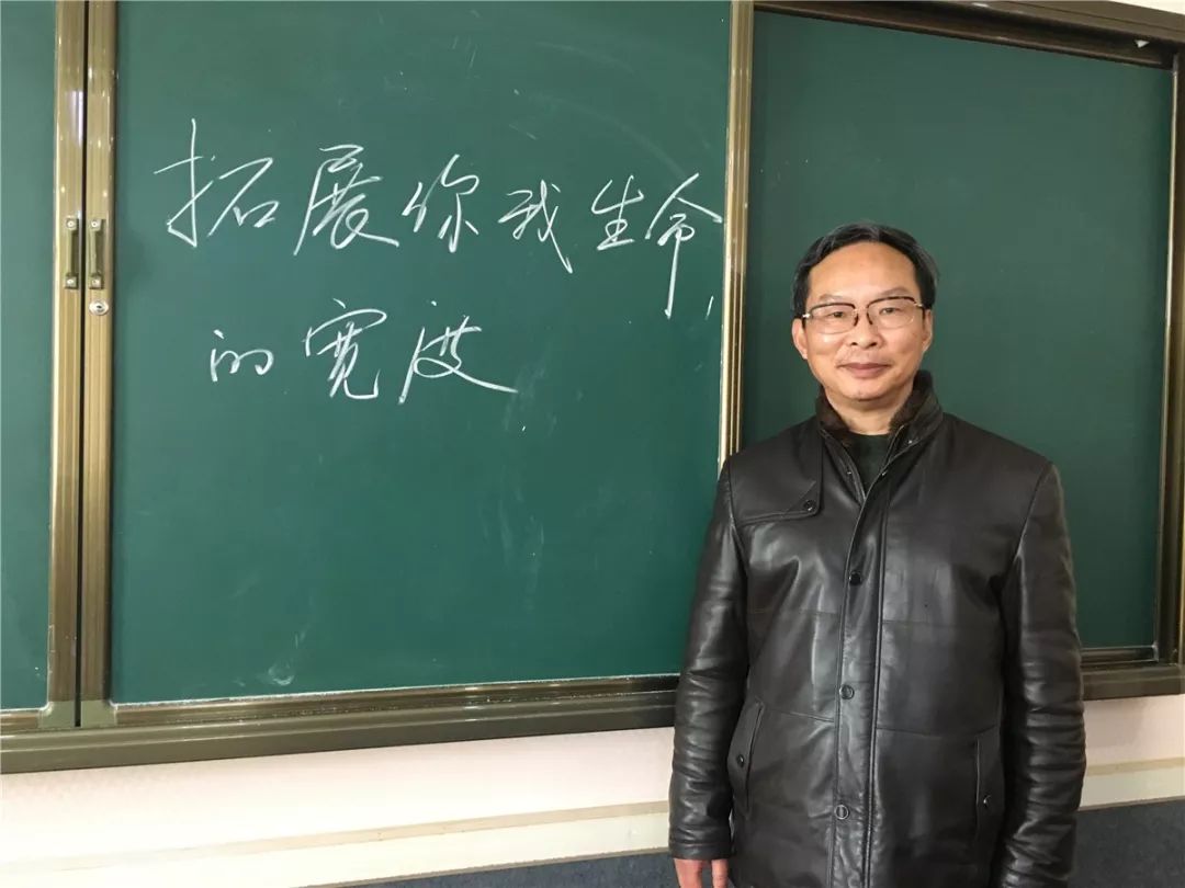 擔任:第一校長支教學校:興仁市鳳凰中學黃百央 慈溪市楊賢江中學支教