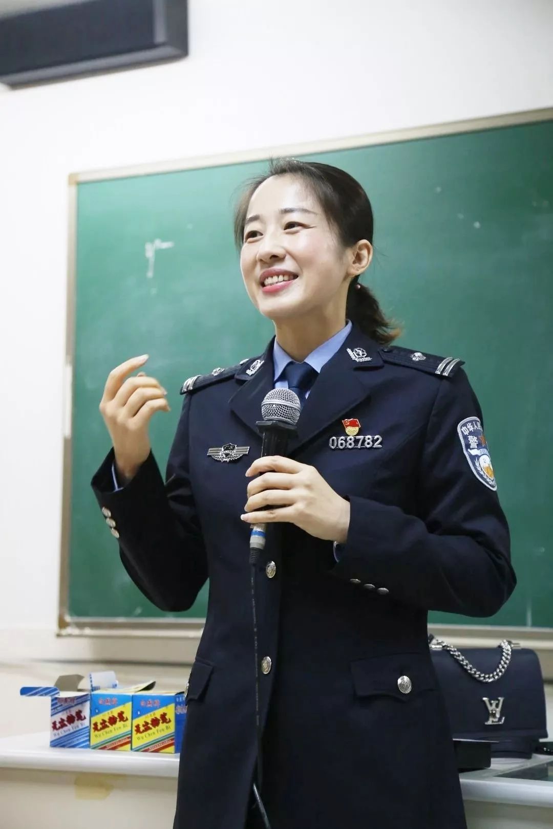 中国人民警察大学警服图片