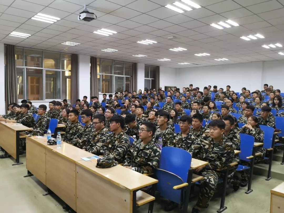 此次講座使同學們認識到寧夏大學的風雨歷程及他們所要承擔的歷史責任