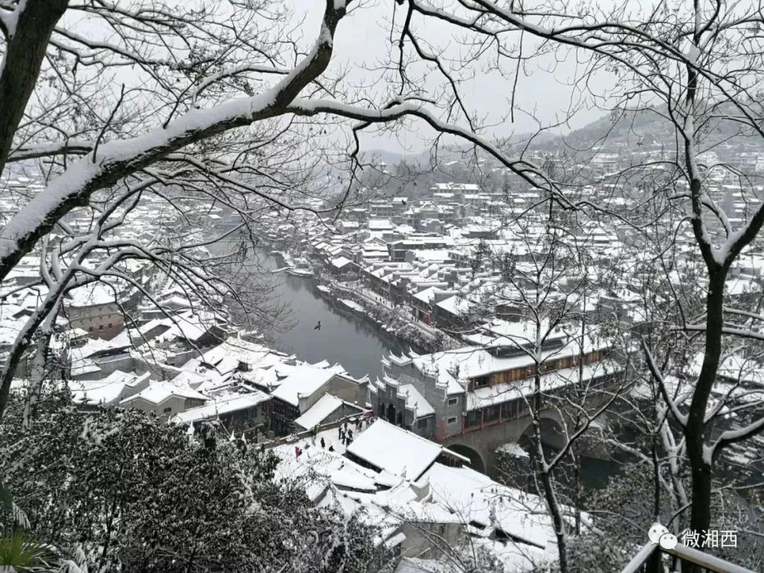 凤凰天池下雪图片