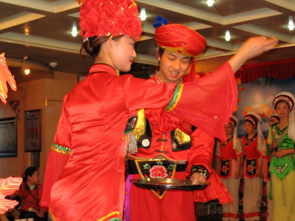 仡佬族婚礼服饰图片