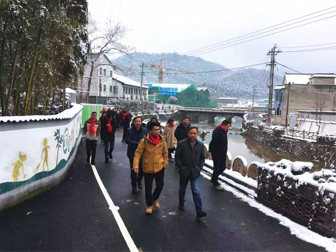 山川村是山川乡的集镇所在地,在2007年行政村规模调整中由原山川村和