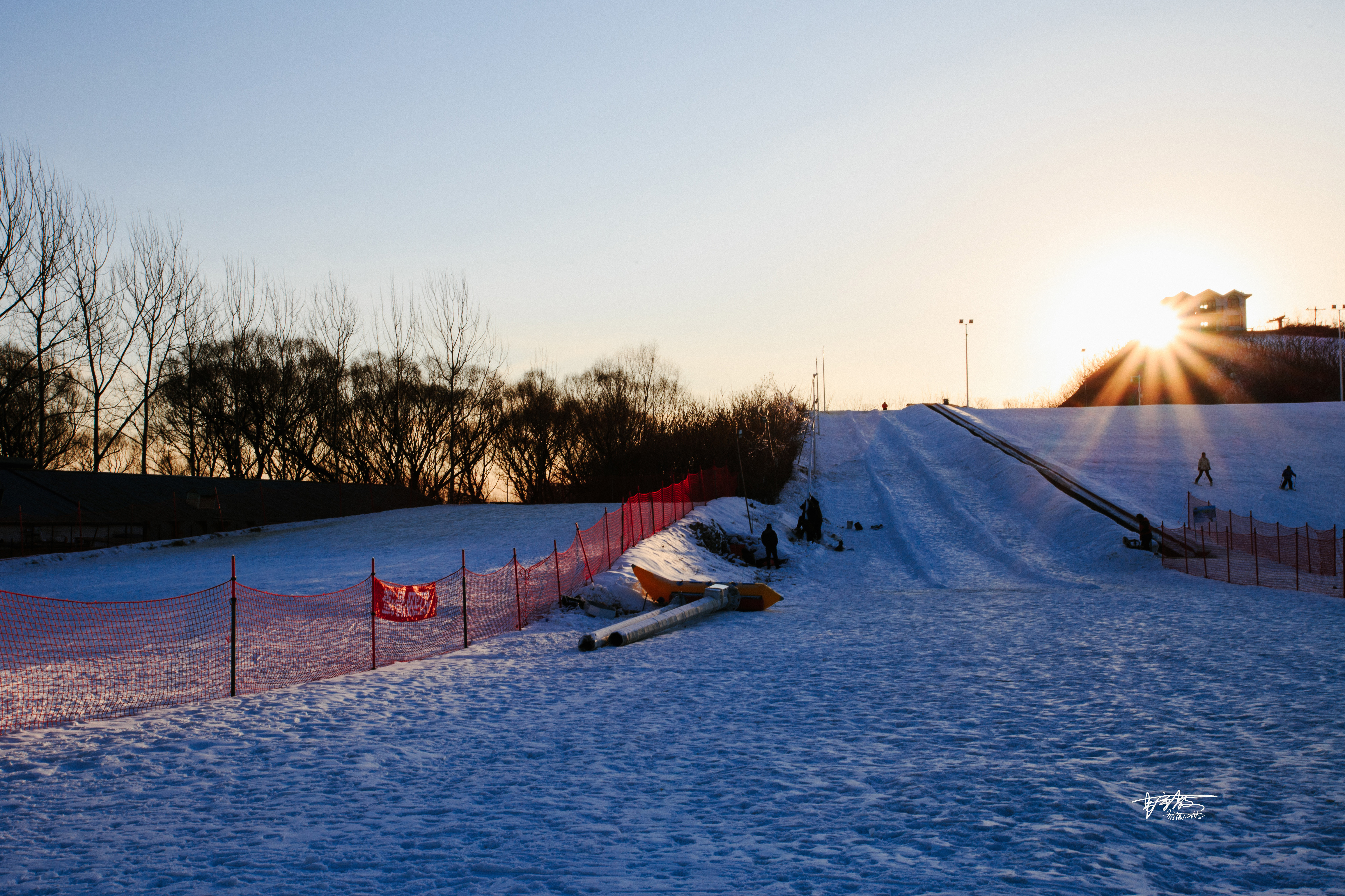 打开此地的正确方式,是夏天看海,冬天滑雪