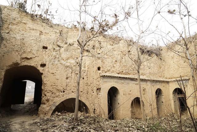 邙山黄土坡明清老建筑,洛阳罕见九连洞天井窑院