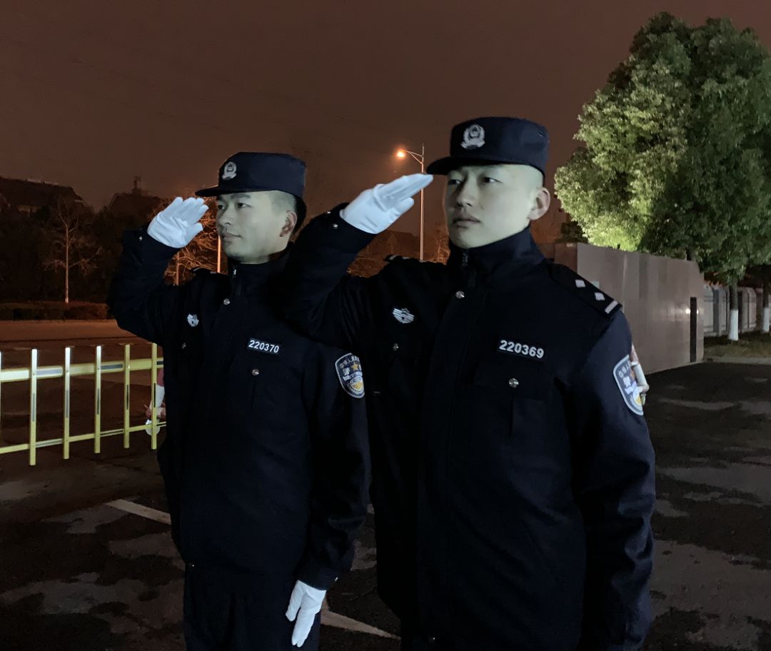 2020公安新式警服警察图片