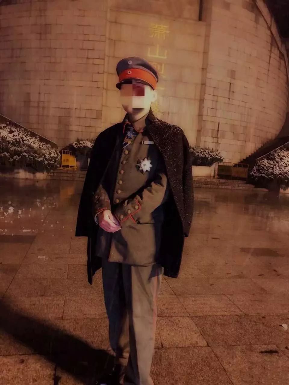 男子穿纳粹军服在杭州烈士陵园自拍杭州公安最新通报来了