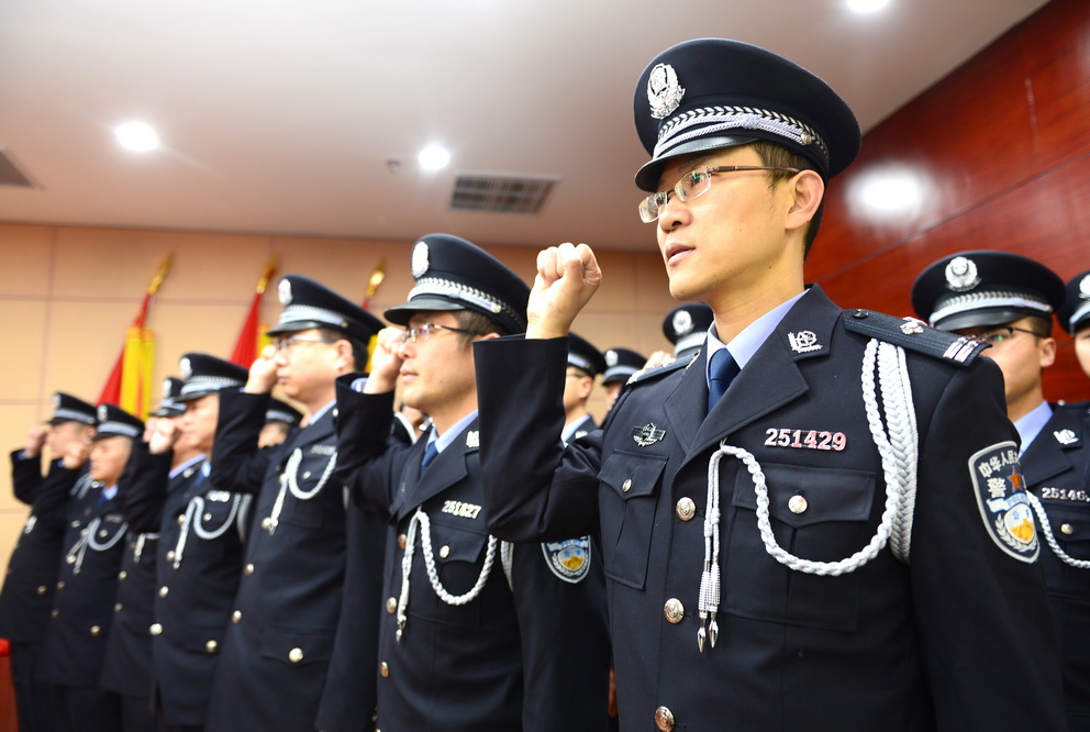 交警制服公安图片