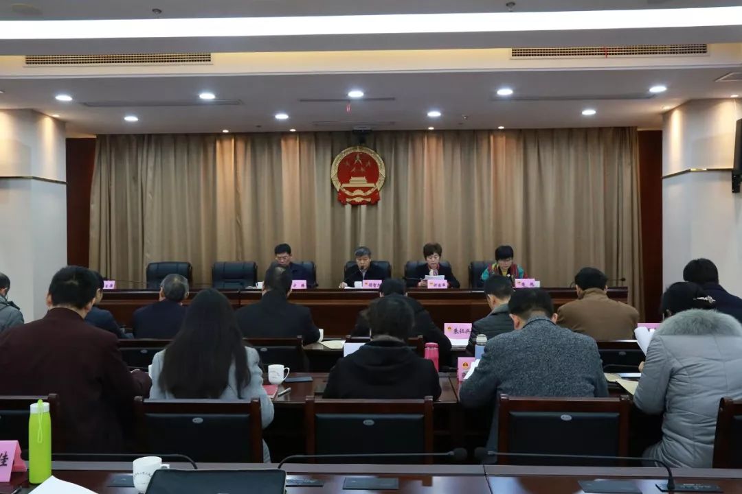 区人大常委会主任顾智杰,副主任方瑛,陈纯和委员共26人参加会议.