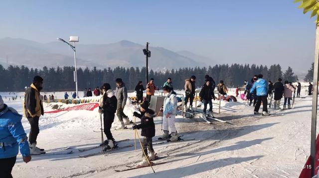 我市元旦假日旅遊市場平穩有序_冰雪