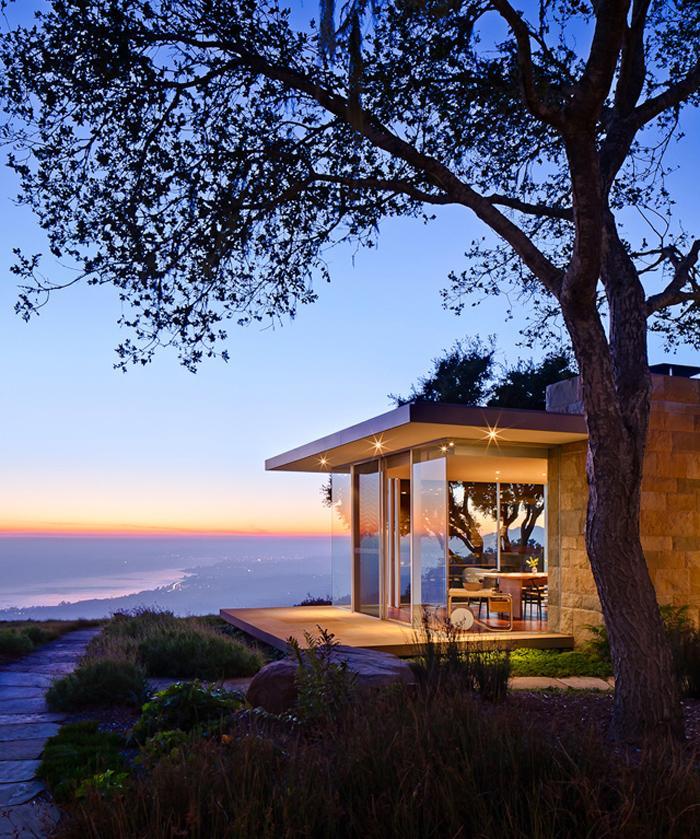 欧美建筑, 山顶现代主义风格的房子, 拥有加利福尼亚海岸线的360度