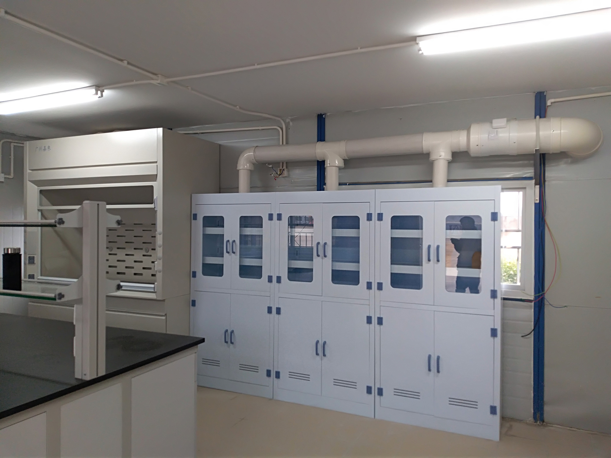 嘉东案例广州市虎头电池集团有限公司实验室家具及排风系统项目