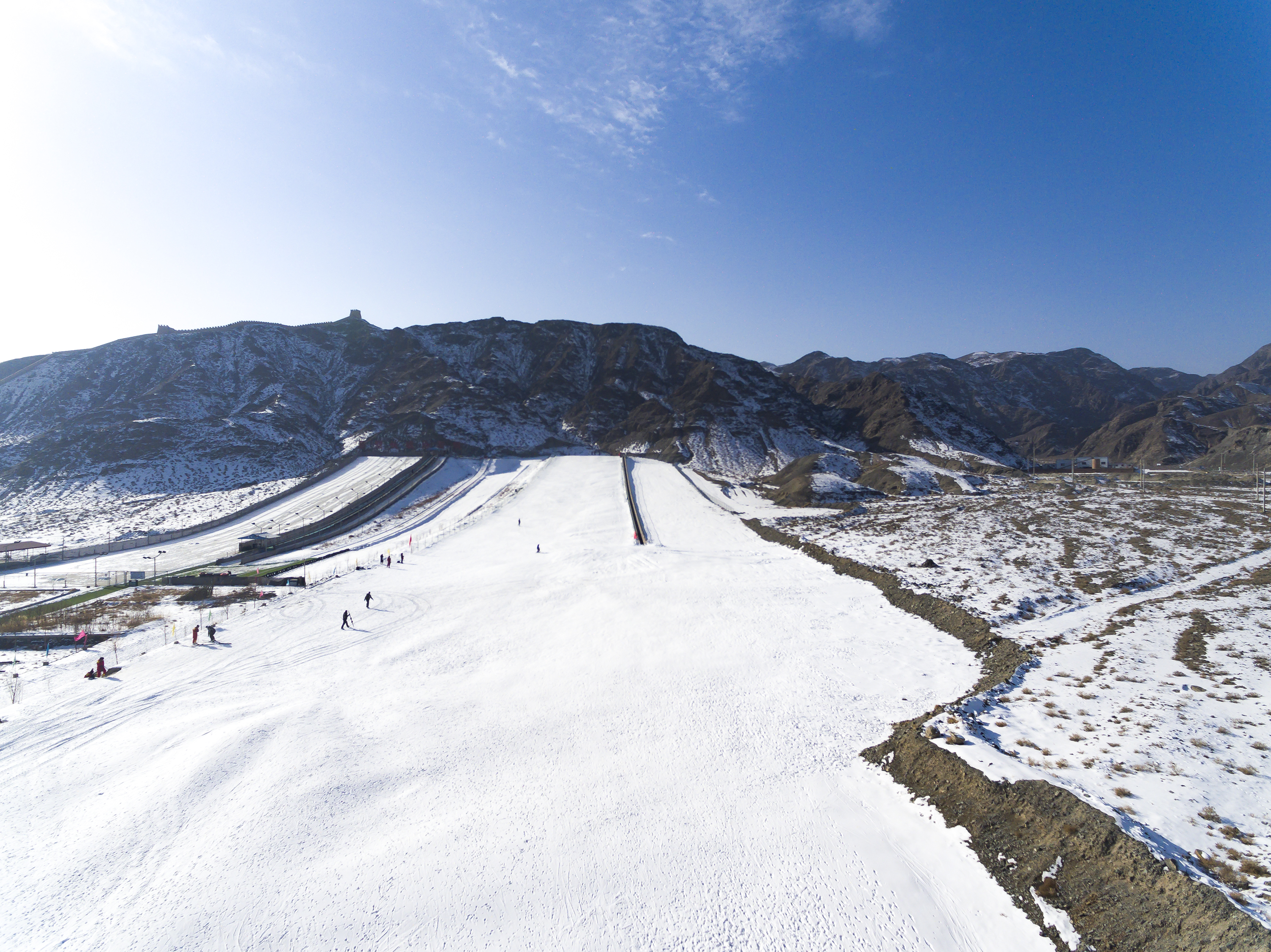祁连山滑雪场图片