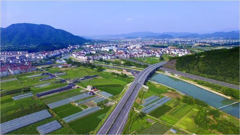 新建镇:最美风景在路上,每一条都载满希望和美好