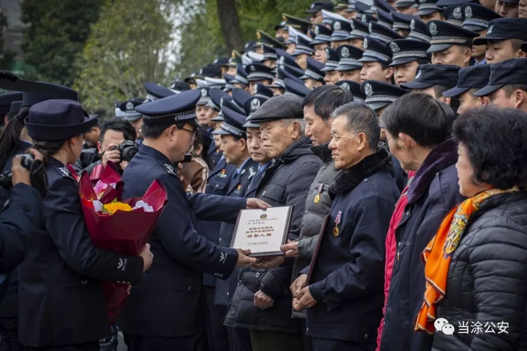 史永红同志发言▲青年民警代表赵陆韧同志发言▲太白中心小学校长杨起