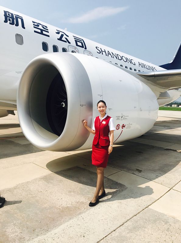 山东航空空乘制服图片