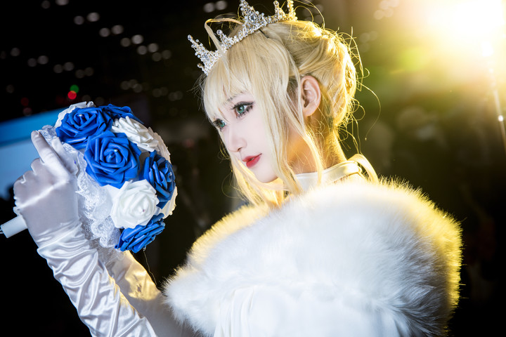 fate saber婚纱cosplay 冬日最美的花嫁娘