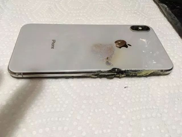 iphonexsmax首次自燃没充电自己着火