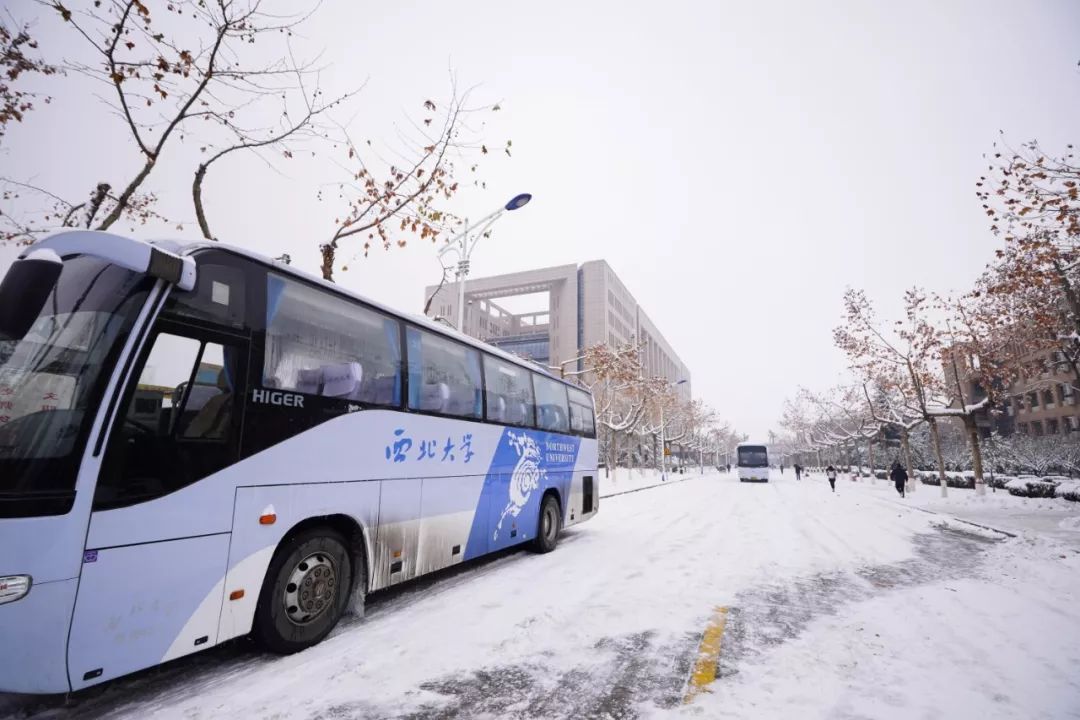 西北民族大学校车图片