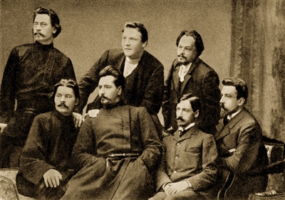 叶夫根尼·奇里科夫,前排左起:高尔基,列昂尼德·安德烈耶夫,伊万