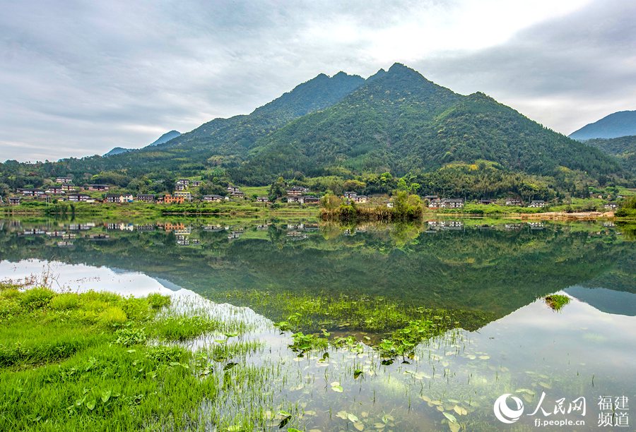 大喜村位于东湖尖山脚下深山腹地,全村共有175亩水域面积的大喜水库