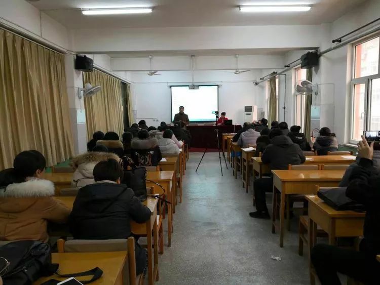 让家乡教育充满爱——小森林家庭教育走进自强中学