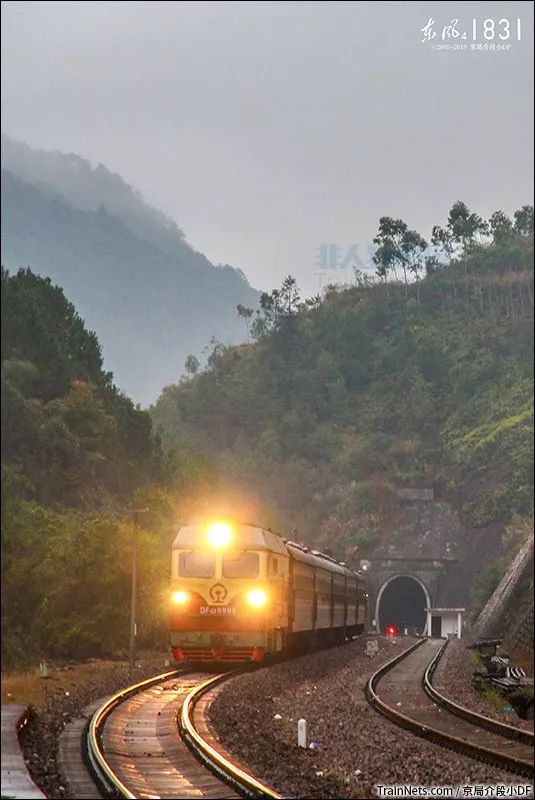 5217次小票进入漳泉线小舟站,5217次曾经将赣龙,漳龙和漳泉这三条贯穿