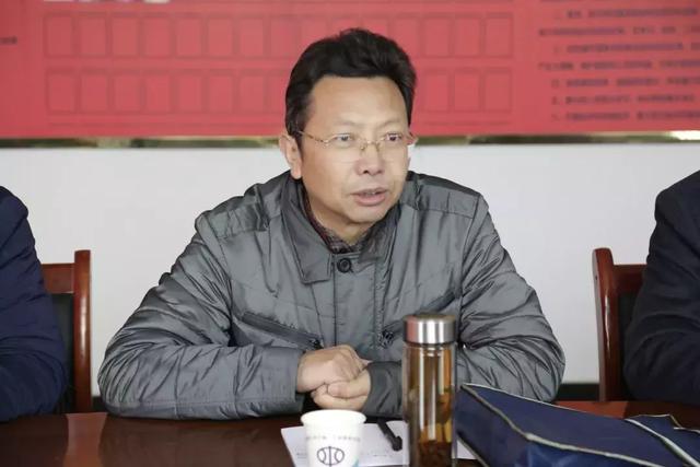 座谈会上,李明荣首先向大家转达了省监狱局马田瑜局长